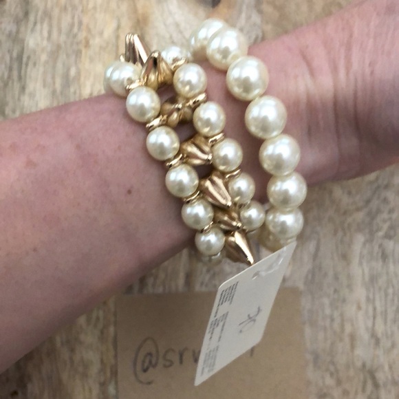 Forever 21 Stretchy Spike Bead Bracelet Set in Cream and Gold - Picture 6 of 8